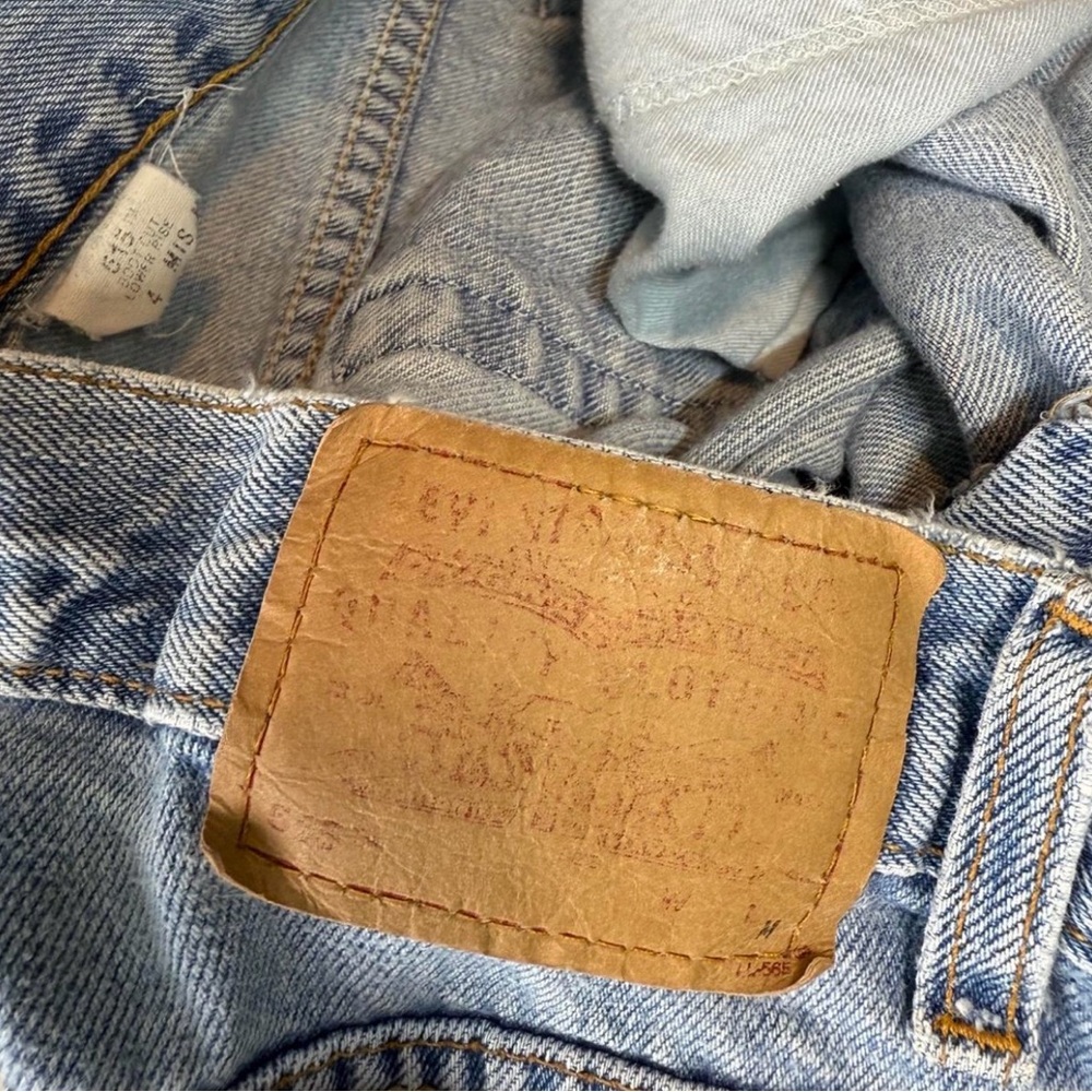Women’s Vintage Levi’s Light Blue Boot Cut Jeans - Picture 3 of 9